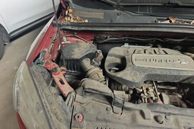 Used Chevrolet Trax 2014 1.4T Manual Two-Wheel Drive Comfort Model Engine Bay Right