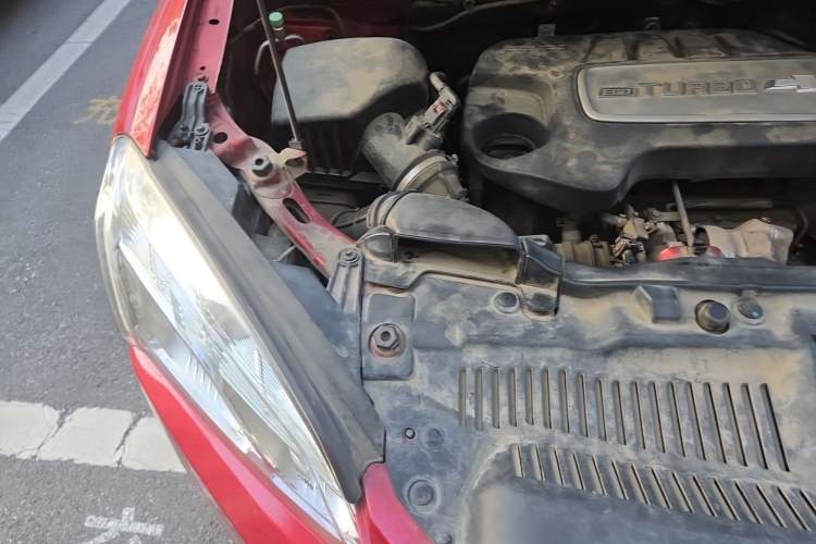 Used Chevrolet Trax 2014 1.4T Automatic Two-Wheel Drive Comfort Version Engine Bay Right