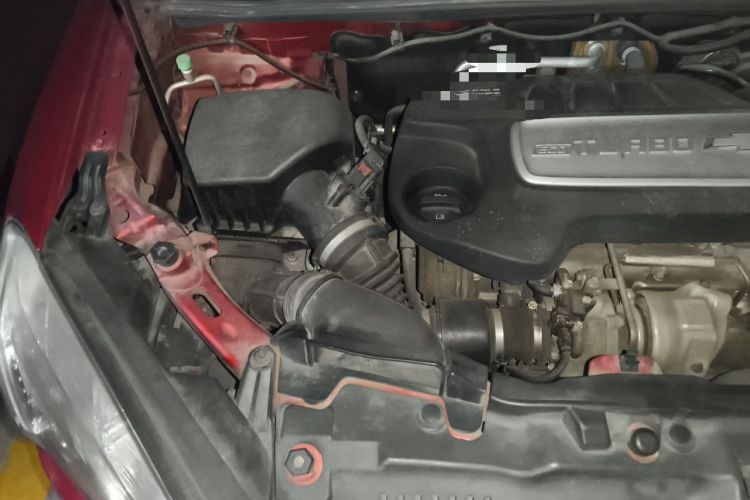 Used Chevrolet Trax 2014 1.4T Manual Two-Wheel Drive Comfort Model Engine Bay Right