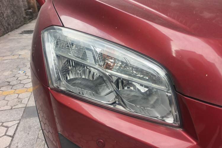 Used Chevrolet Trax 2014 1.4T Automatic Two-Wheel Drive Luxury Model Exterior 6