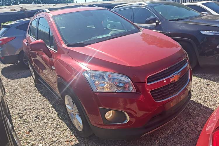 Used Chevrolet Trax 2014 1.4T Automatic Two-Wheel Drive Luxury Model Front Right 45 Deg