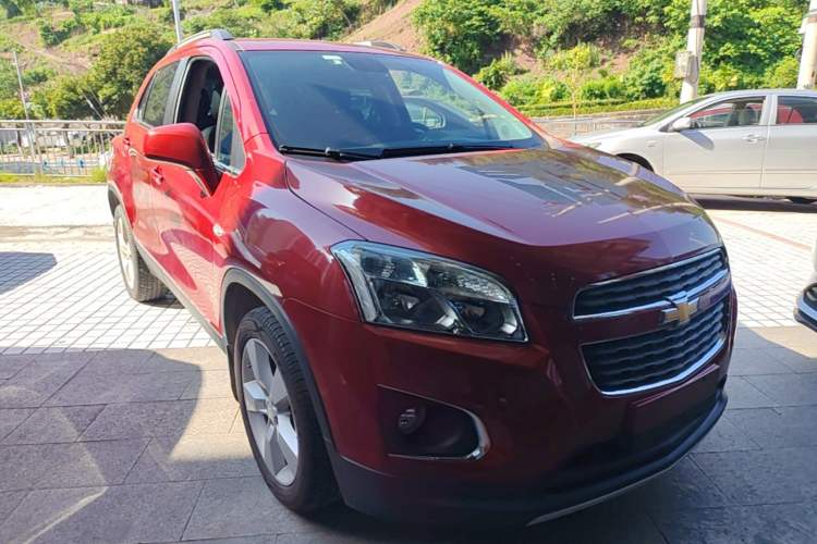 Used Chevrolet Trax 2014 1.4T Automatic Two-Wheel Drive Luxury Model Front Right 45 Deg