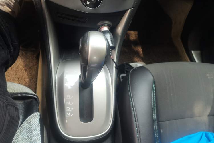 Used Chevrolet Trax 2014 1.4T Automatic Two-Wheel Drive Luxury Model Gear Lever