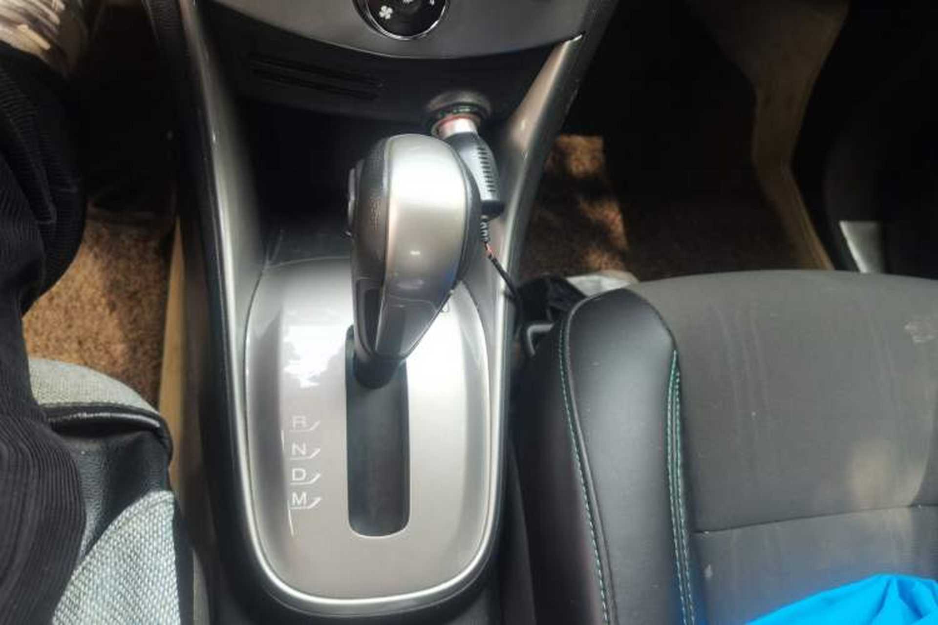 Used Chevrolet Trax 2014 1.4T Automatic Two-Wheel Drive Luxury Model Gear Lever