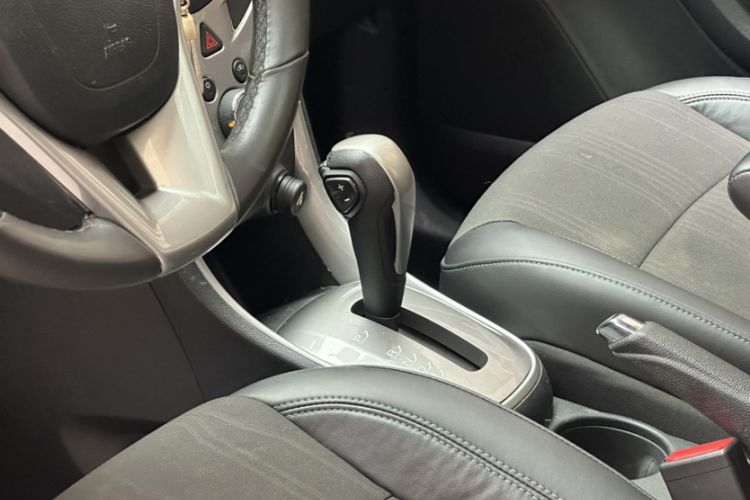 Used Chevrolet Trax 2014 1.4T Automatic Two-Wheel Drive Luxury Model Gear Lever