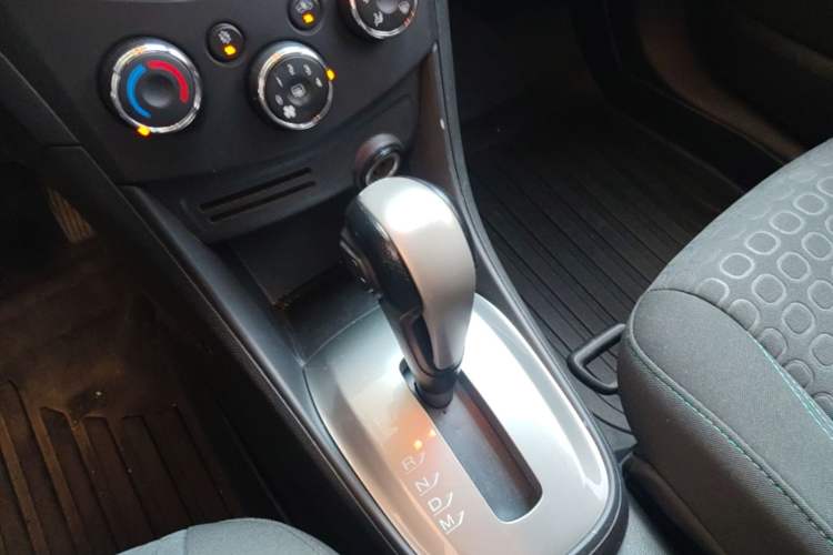 Used Chevrolet Trax 2014 1.4T Automatic Two-Wheel Drive Comfort Version Gear Lever
