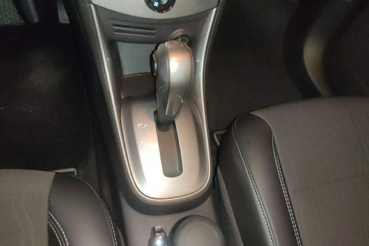 Used Chevrolet Trax 2014 1.4T Automatic Two-Wheel Drive Luxury Model Gear Lever