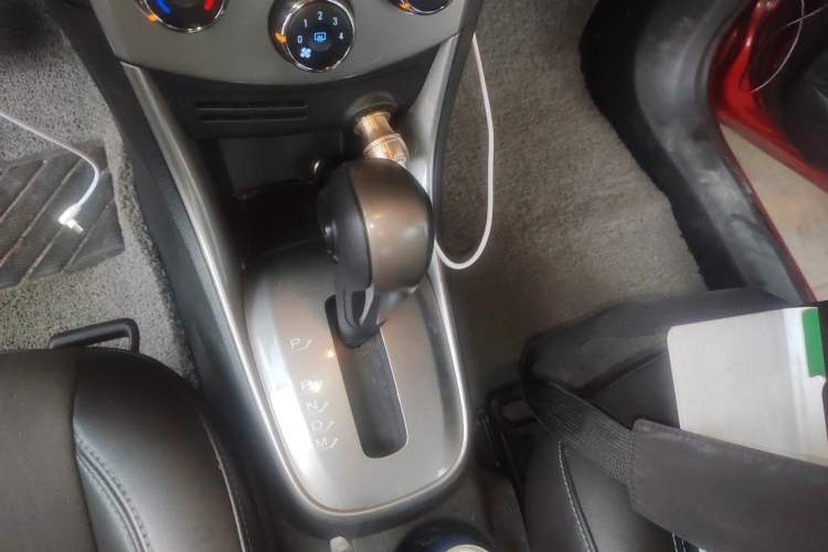 Used Chevrolet Trax 2014 1.4T Automatic Two-Wheel Drive Luxury Model Gear Lever