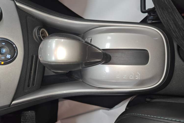 Used Chevrolet Trax 2014 1.4T Automatic All-Wheel Drive Flagship Version Gear Lever