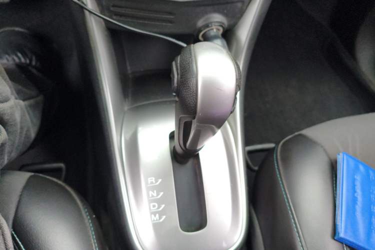 Used Chevrolet Trax 2014 1.4T Automatic Two-Wheel Drive Luxury Model Gear Lever
