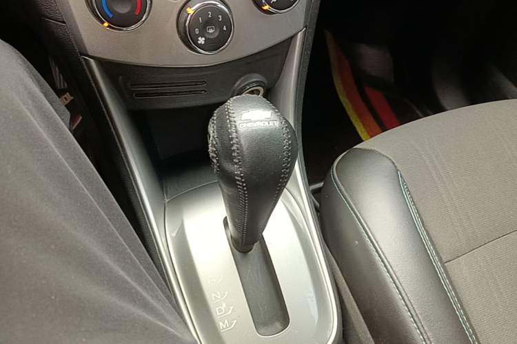Used Chevrolet Trax 2014 1.4T Automatic Two-Wheel Drive Luxury Model Gear Lever