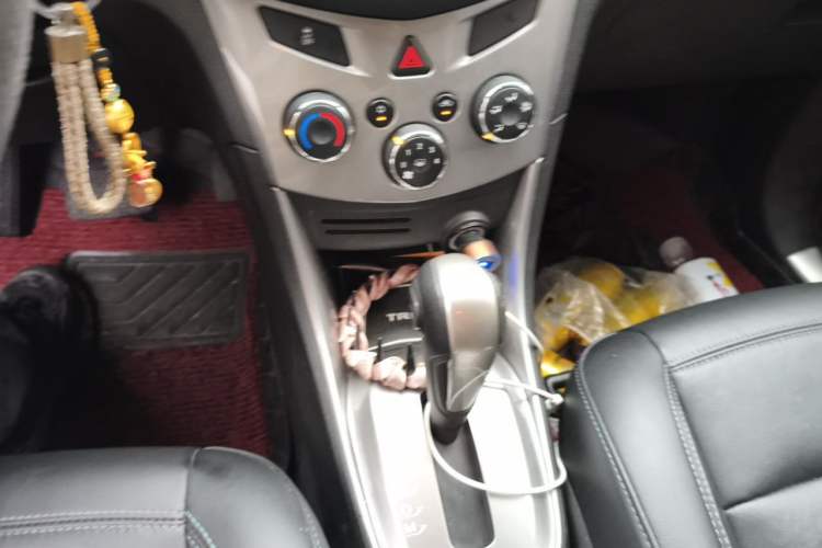 Used Chevrolet Trax 2014 1.4T Automatic All-Wheel Drive Flagship Version Gear Lever