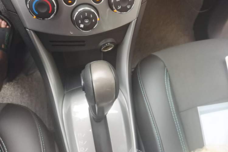 Used Chevrolet Trax 2014 1.4T Automatic Two-Wheel Drive Luxury Model Gear Lever