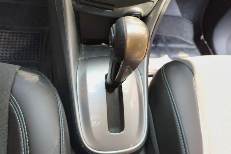Used Chevrolet Trax 2014 1.4T Automatic Two-Wheel Drive Luxury Model Gear Lever