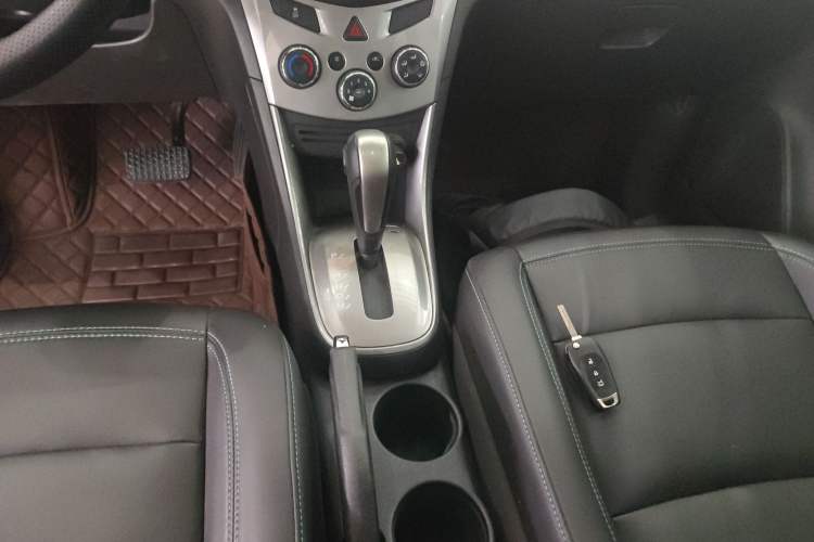 Used Chevrolet Trax 2014 1.4T Automatic All-Wheel Drive Flagship Version Gear Lever