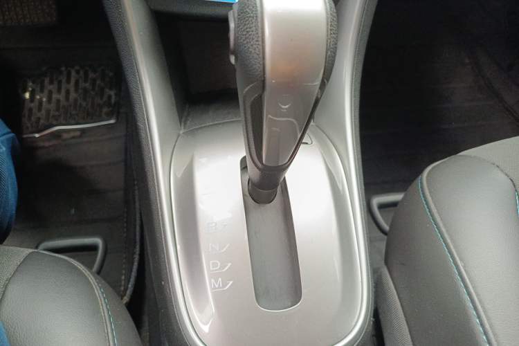 Used Chevrolet Trax 2014 1.4T Automatic Two-Wheel Drive Luxury Model Gear Lever