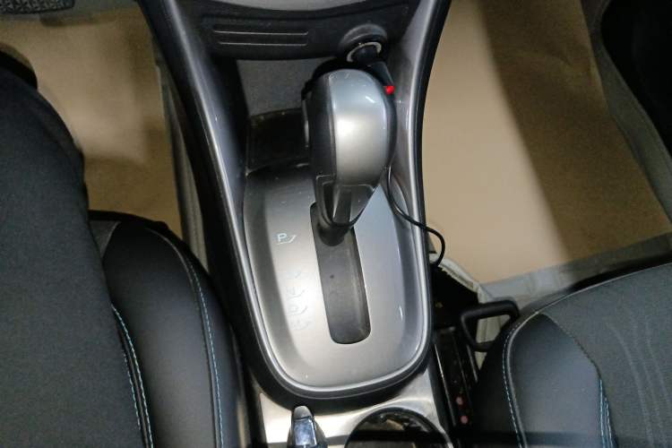 Used Chevrolet Trax 2014 1.4T Automatic Two-Wheel Drive Luxury Model Gear Lever