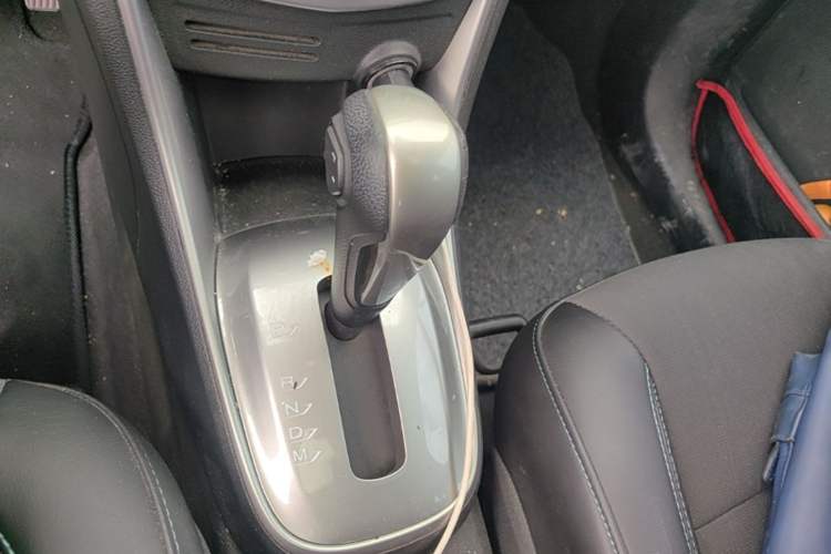 Used Chevrolet Trax 2014 1.4T Automatic Two-Wheel Drive Luxury Model Gear Lever