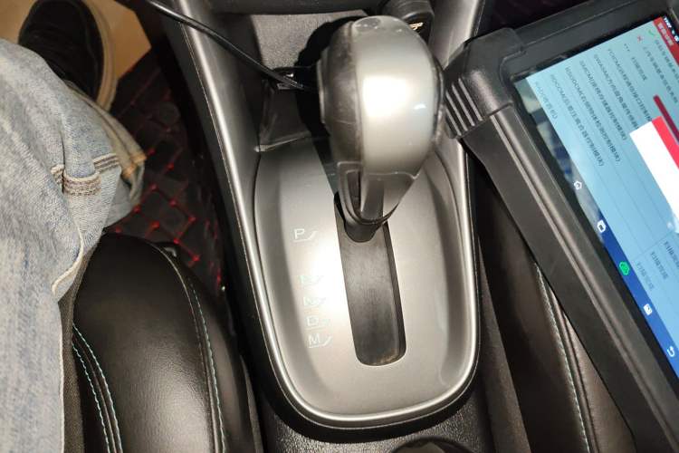 Used Chevrolet Trax 2014 1.4T Automatic Two-Wheel Drive Luxury Model Gear Lever