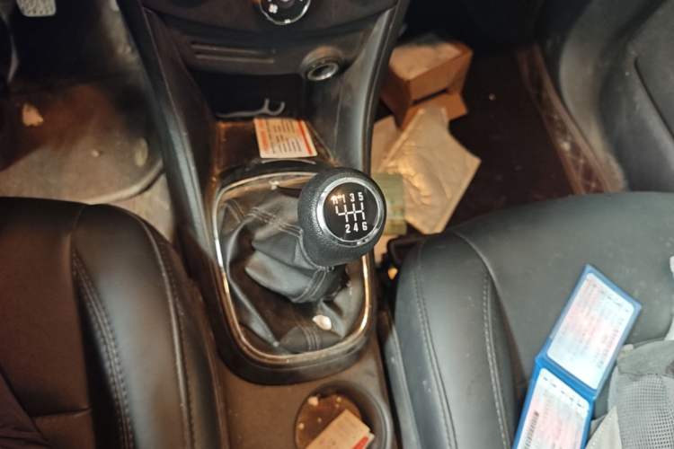 Used Chevrolet Trax 2014 1.4T Manual Two-Wheel Drive Comfort Model Gear Lever