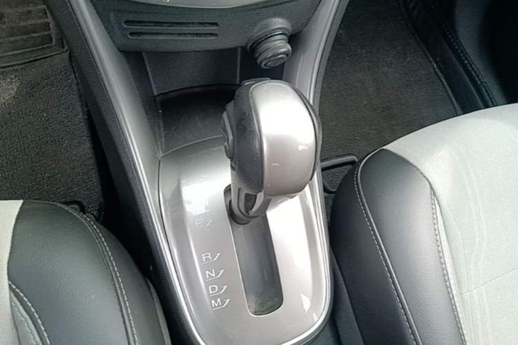 Used Chevrolet Trax 2014 1.4T Automatic Two-Wheel Drive Luxury Model Gear Lever