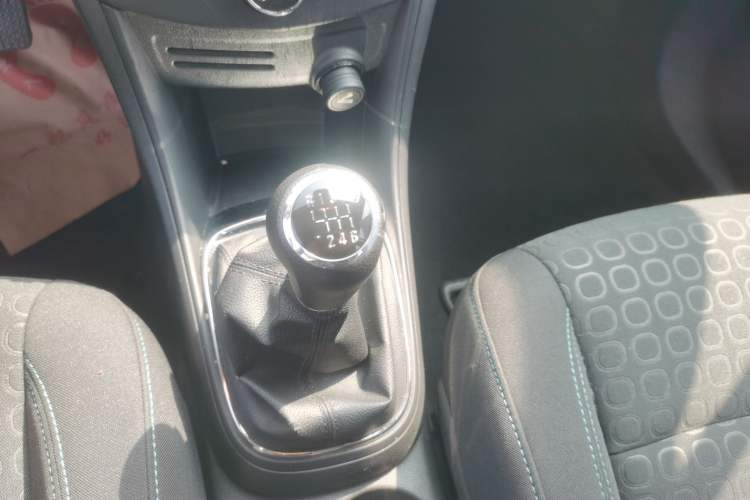 Used Chevrolet Trax 2014 1.4T Manual Two-Wheel Drive Comfort Model Gear Lever