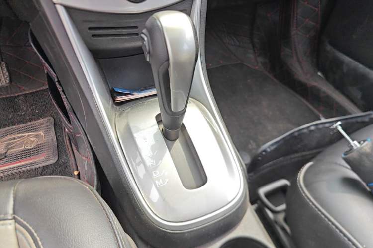 Used Chevrolet Trax 2014 1.4T Automatic All-Wheel Drive Flagship Version Gear Lever