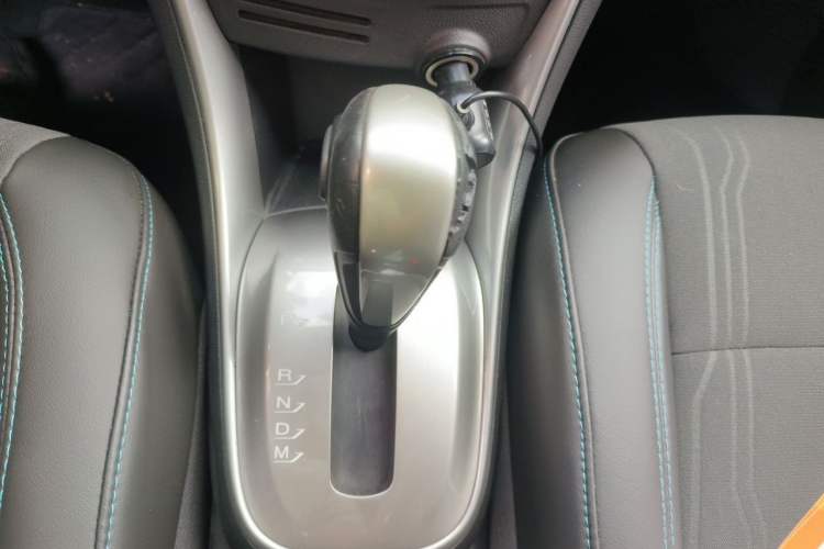 Used Chevrolet Trax 2014 1.4T Automatic Two-Wheel Drive Luxury Model Gear Lever