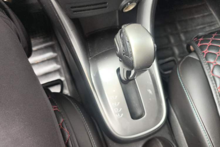 Used Chevrolet Trax 2014 1.4T Automatic Two-Wheel Drive Luxury Model Gear Lever