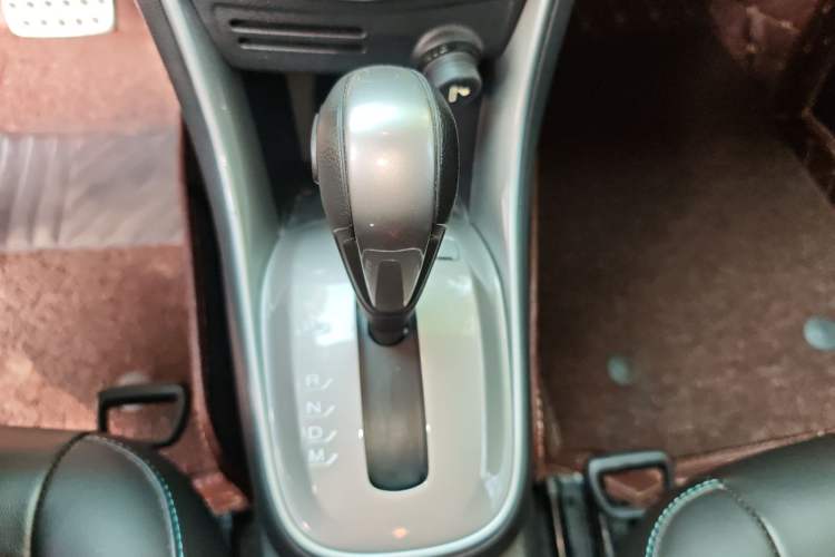 Used Chevrolet Trax 2014 1.4T Transformers Limited Edition Gear Lever