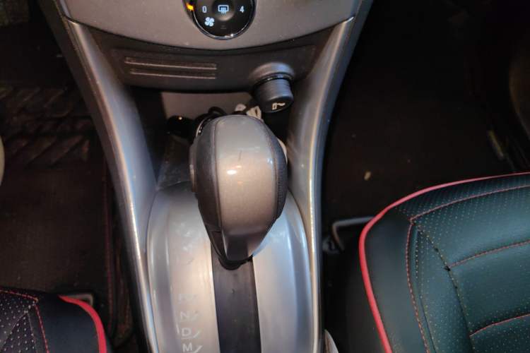 Used Chevrolet Trax 2014 1.4T Automatic All-Wheel Drive Flagship Version Gear Lever