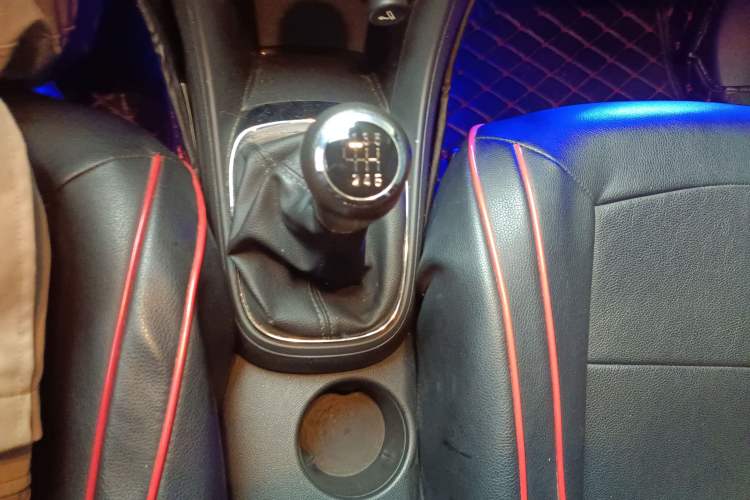 Used Chevrolet Trax 2014 1.4T Manual Two-Wheel Drive Comfort Model Gear Lever
