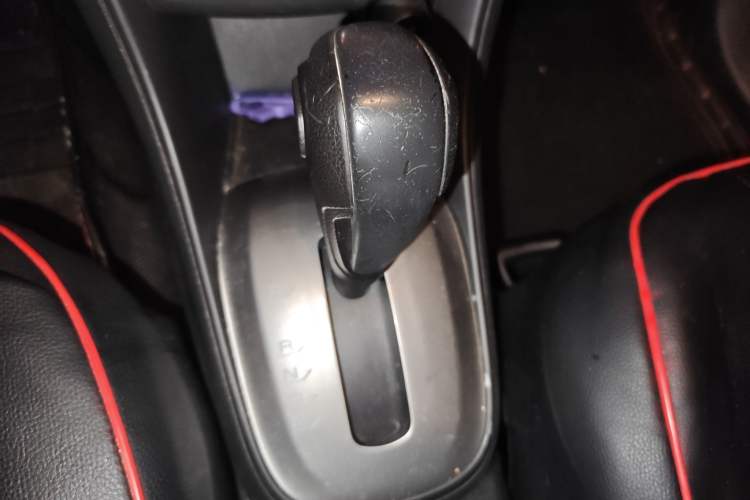 Used Chevrolet Trax 2014 1.4T Automatic Two-Wheel Drive Comfort Version Gear Lever