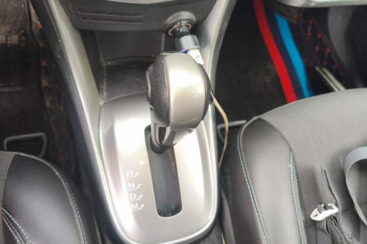 Used Chevrolet Trax 2014 1.4T Automatic Two-Wheel Drive Luxury Model Gear Lever