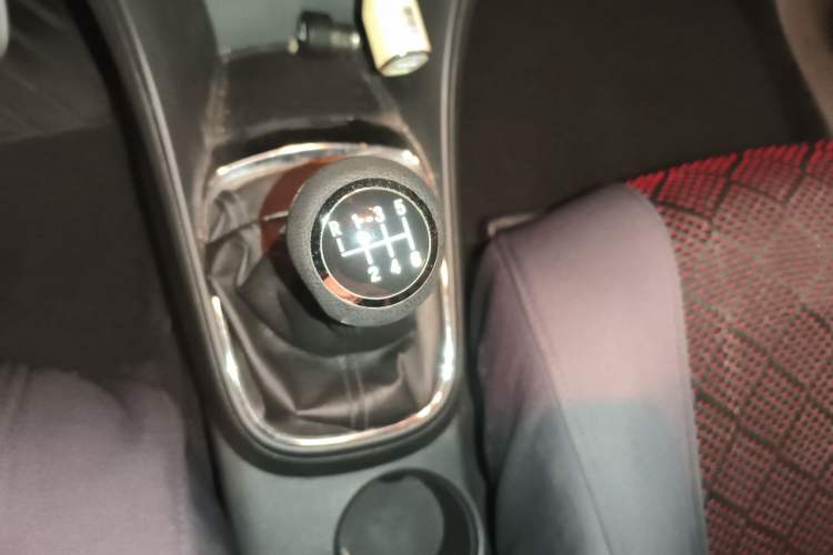 Used Chevrolet Trax 2014 1.4T Manual Two-Wheel Drive Comfort Model Gear Lever