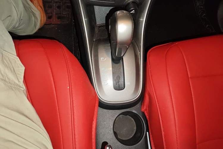 Used Chevrolet Trax 2014 1.4T Automatic Two-Wheel Drive Luxury Model Gear Lever