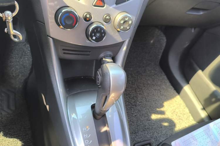 Used Chevrolet Trax 2014 1.4T Automatic Two-Wheel Drive Luxury Model Gear Lever