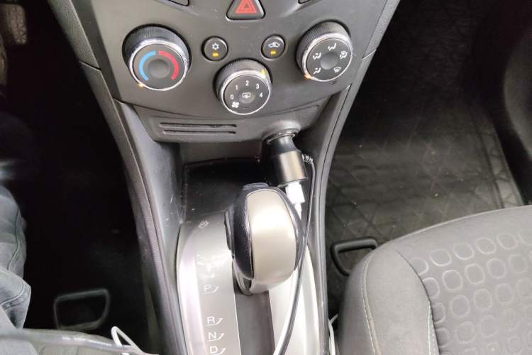 Used Chevrolet Trax 2014 1.4T Automatic Two-Wheel Drive Comfort Version Gear Lever
