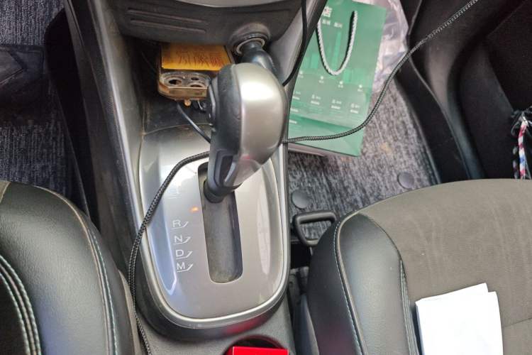 Used Chevrolet Trax 2014 1.4T Automatic Two-Wheel Drive Luxury Model Gear Lever
