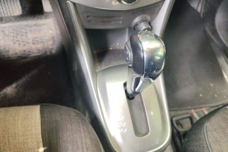 Used Chevrolet Trax 2014 1.4T Automatic Two-Wheel Drive Luxury Model Gear Lever