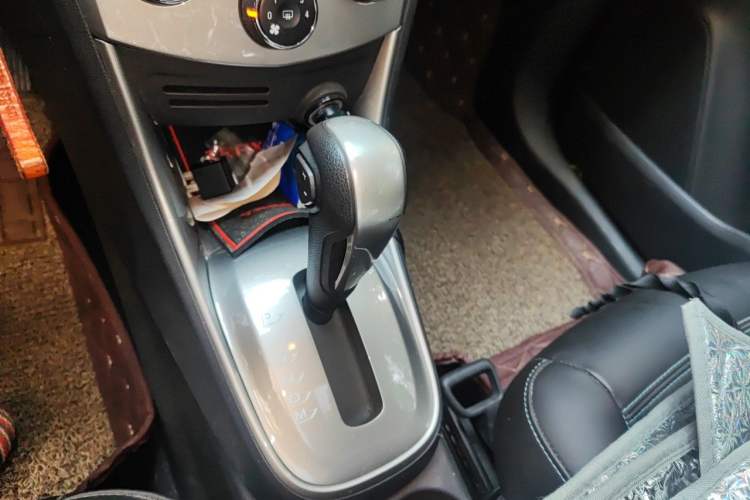 Used Chevrolet Trax 2014 1.4T Automatic All-Wheel Drive Flagship Version Gear Lever