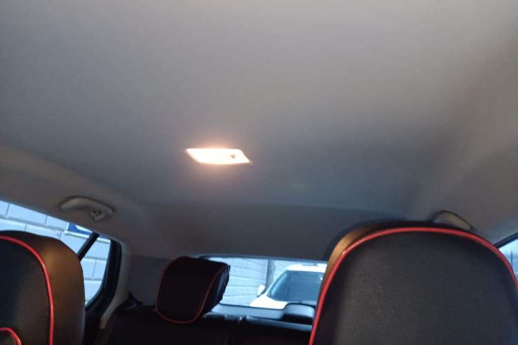 Used Chevrolet Trax 2014 1.4T Manual Two-Wheel Drive Comfort Model Headliner