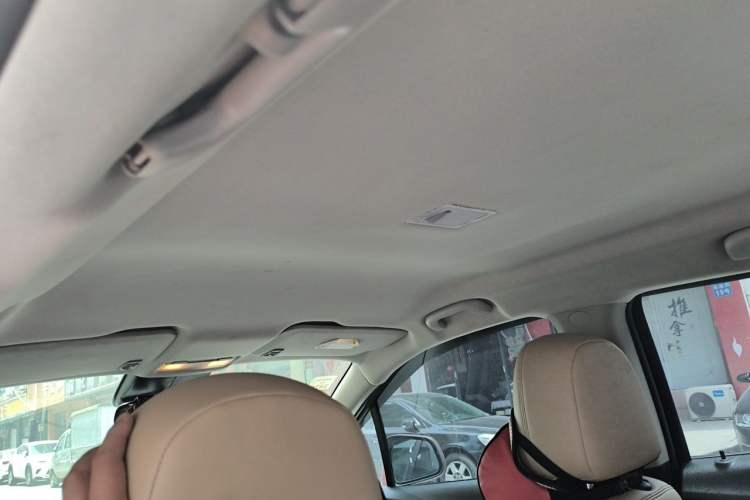 Used Chevrolet Trax 2014 1.4T Automatic Two-Wheel Drive Comfort Version Headliner