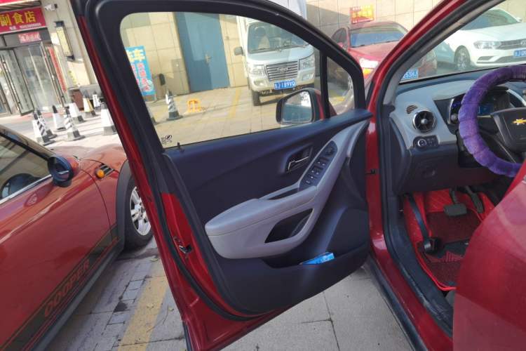 Used Chevrolet Trax 2014 1.4T Automatic Two-Wheel Drive Comfort Version Left Front Door Interior