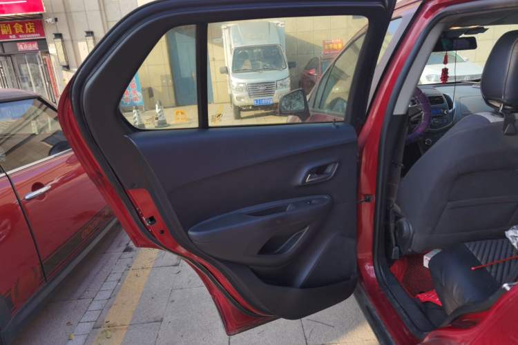 Used Chevrolet Trax 2014 1.4T Automatic Two-Wheel Drive Comfort Version Left Rear Door Interior