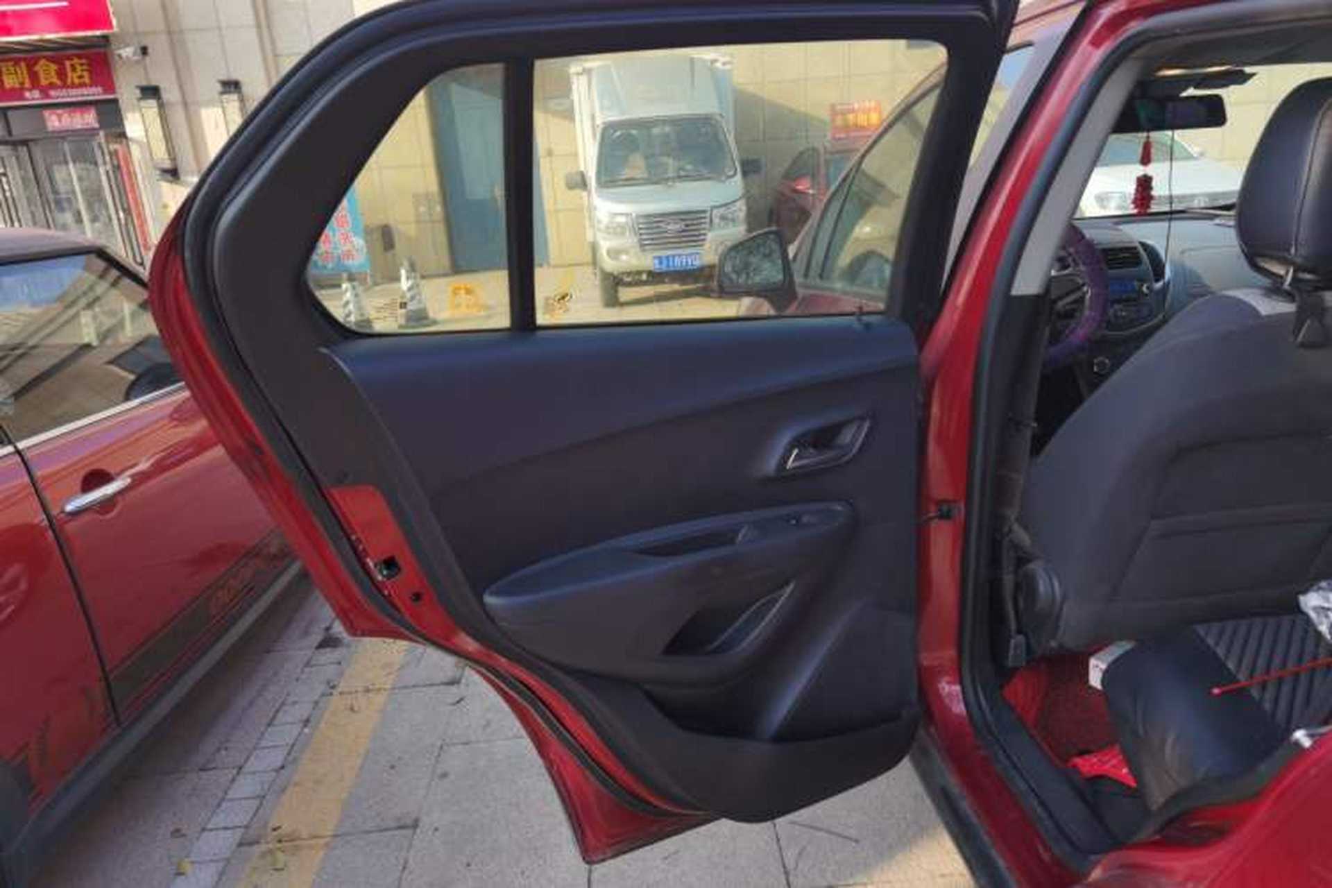 Used Chevrolet Trax 2014 1.4T Automatic Two-Wheel Drive Comfort Version Left Rear Door Interior