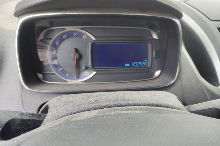 Used Chevrolet Trax 2014 1.4T Manual Two-Wheel Drive Comfort Model Odometer Close Up
