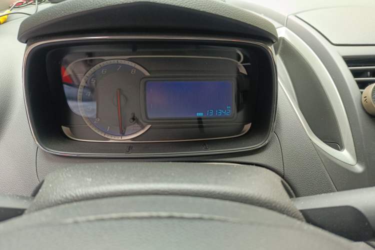 Used Chevrolet Trax 2014 1.4T Automatic Two-Wheel Drive Luxury Model Odometer Close Up