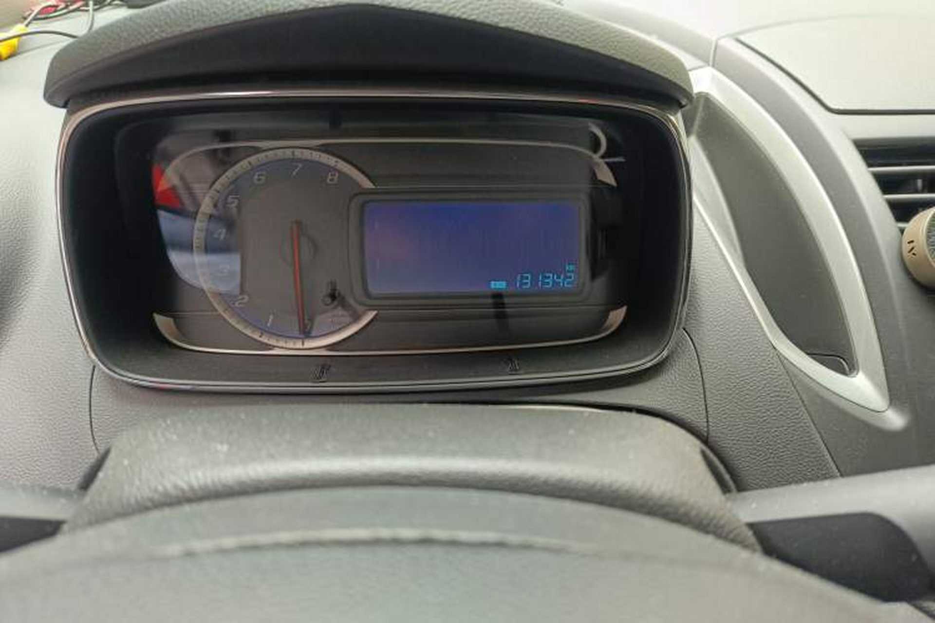Used Chevrolet Trax 2014 1.4T Automatic Two-Wheel Drive Luxury Model Odometer Close Up