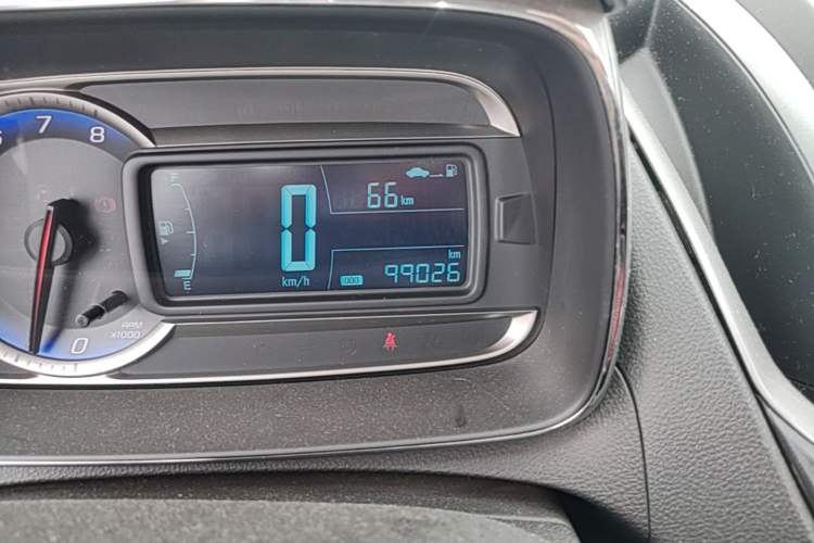 Used Chevrolet Trax 2014 1.4T Manual Two-Wheel Drive Comfort Model Odometer Close Up